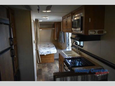 2017 Keystone RV Zinger - Photo 11