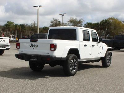 2026 Jeep Gladiator — side profile view