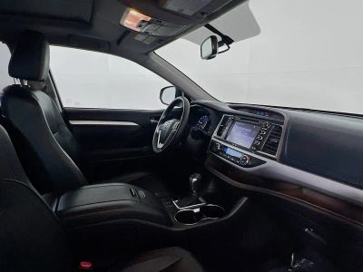 2015 Toyota Highlander — photo 8 view