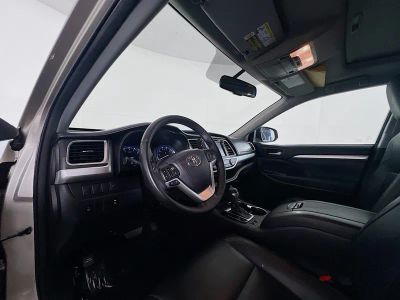 2015 Toyota Highlander — photo 17 view