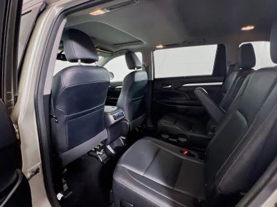 2015 Toyota Highlander — photo 18 view
