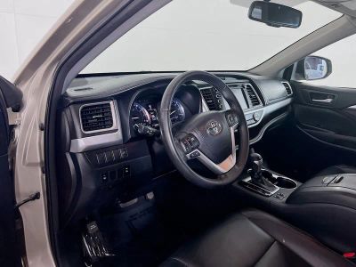 2015 Toyota Highlander — photo 9 view