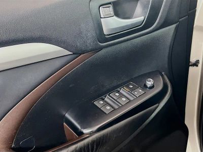 2015 Toyota Highlander — photo 15 view