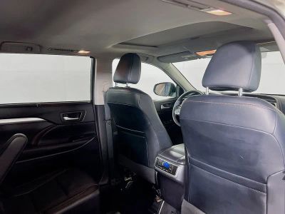 2015 Toyota Highlander — photo 7 view
