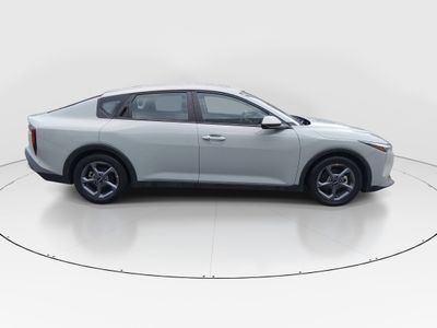 2025 Kia K4 — photo 8 view