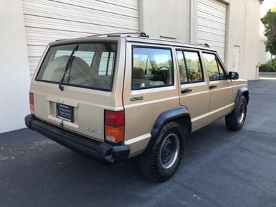 1989 Jeep Cherokee - Photo 4