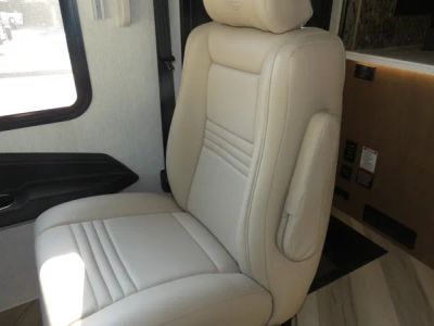 2026 Fleetwood Bounder - Photo 11