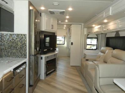 2026 Fleetwood Bounder - Photo 5