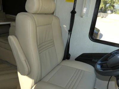 2026 Fleetwood Bounder - Photo 8