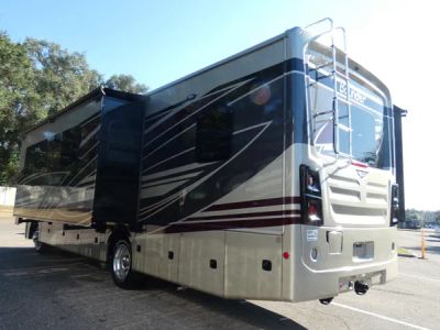 2026 Fleetwood Bounder - Photo 3