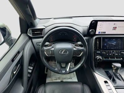 2023 Lexus LX — photo 18 view
