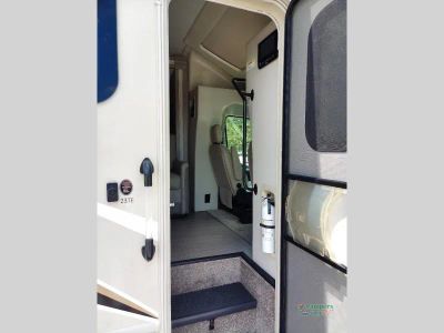 2022 Thor Motor Coach Gemini AWD — photo 23 view