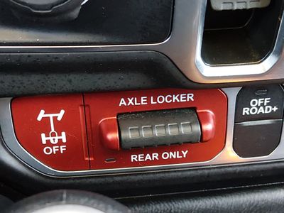 2025 Jeep Wrangler — photo 18 view