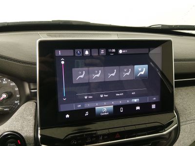 2024 Jeep Compass — photo 17 view