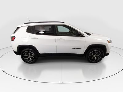 2024 Jeep Compass — photo 8 view