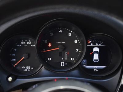 2019 Porsche Macan — photo 10 view