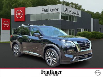 2023 Nissan Pathfinder Platinum in Black — front three-quarter view