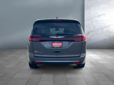 2023 Chrysler Pacifica — detail view