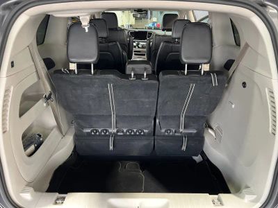 2023 Chrysler Pacifica — photo 17 view