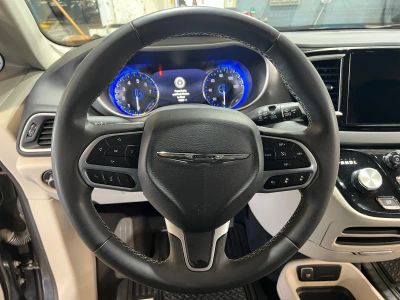 2023 Chrysler Pacifica — photo 19 view
