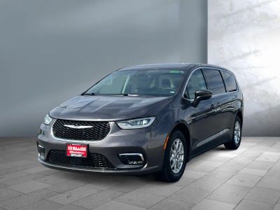 2023 Chrysler Pacifica — front three-quarter view