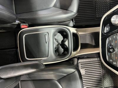 2023 Chrysler Pacifica — photo 13 view