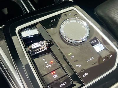 2024 BMW 7 Series — photo 21 view
