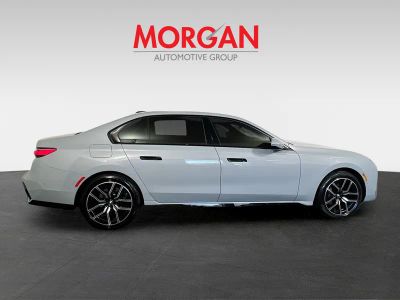 2024 BMW 7 Series — side profile view