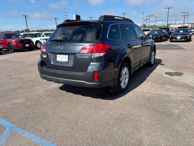 2013 Subaru Outback — detail view