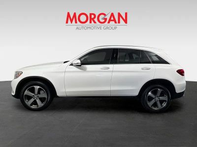 2017 Mercedes-Benz GLC — engine compartment view
