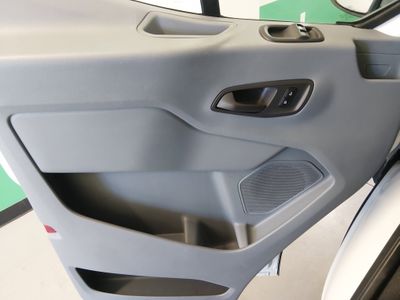 2018 Ford Transit 12 Passenger Wagon - Photo 19