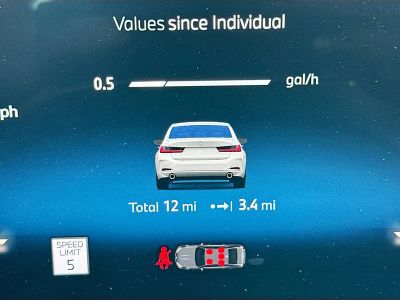 2026 BMW 3 Series — photo 9 view