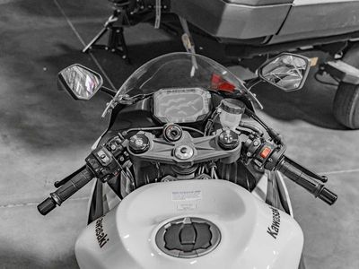2025 Kawasaki Ninja ZX-6R - Photo 2