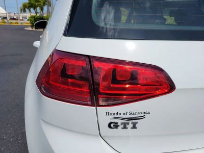 2015 Volkswagen Golf GTI — photo 10 view