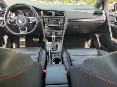 2015 Volkswagen Golf GTI — photo 12 view