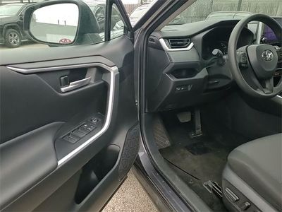 2025 Toyota RAV4 - Photo 9