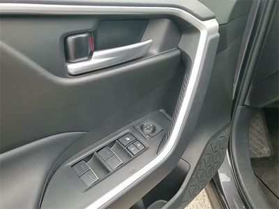 2025 Toyota RAV4 - Photo 10