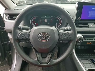 2025 Toyota RAV4 - Photo 13
