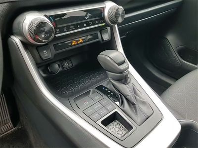 2025 Toyota RAV4 - Photo 18