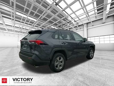 2025 Toyota RAV4 - Photo 3