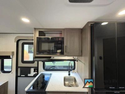 2025 Grand Design Transcend One - Photo 17