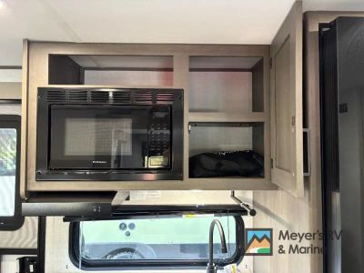 2025 Grand Design Transcend One - Photo 18