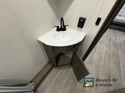 2025 Grand Design Transcend One - Photo 30