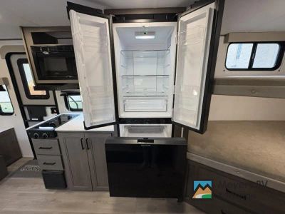 2025 Grand Design Transcend One - Photo 14