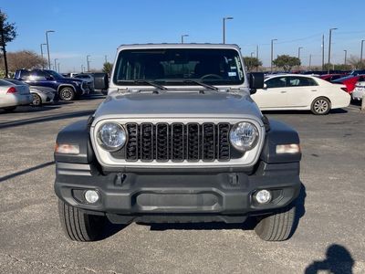 2024 Jeep Wrangler - Photo 2