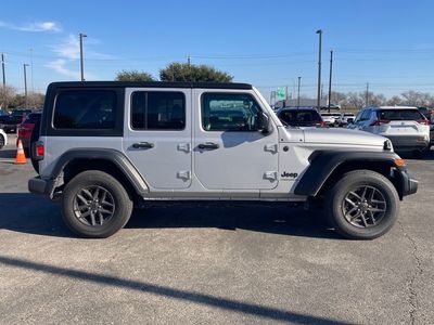 2024 Jeep Wrangler - Photo 4