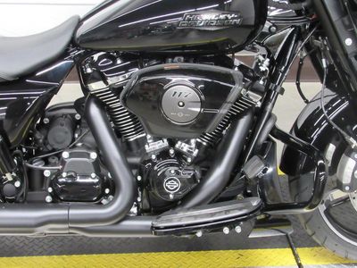 2025 Harley-Davidson FLHX - Street Glide - Photo 9