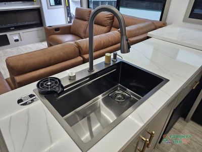 2027 Axiom RV Vendetta — photo 10 view