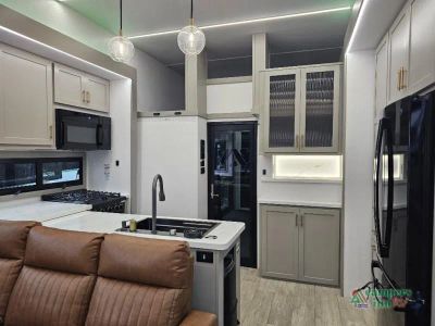 2027 Axiom RV Vendetta — photo 8 view
