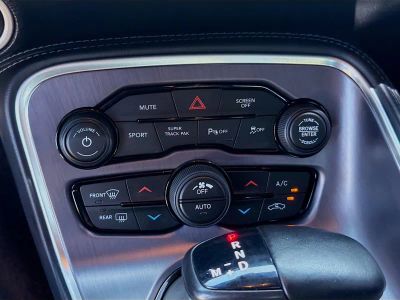 2017 Dodge Challenger — photo 13 view